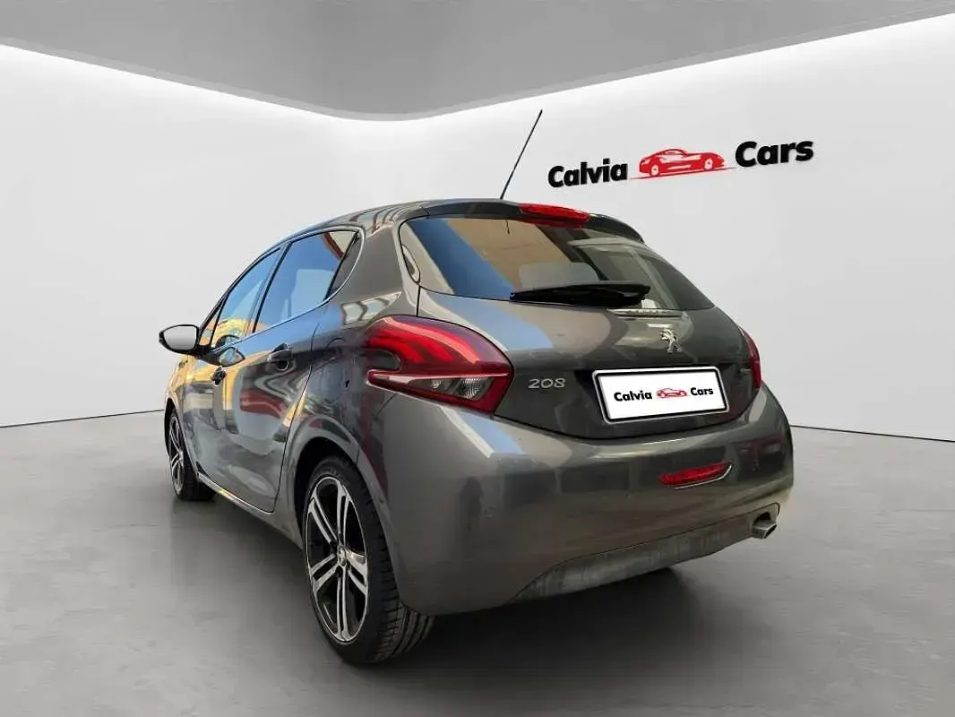 Usado Peugeot 208 GT-line 110 CV (80 kW) 2019 Gris Utilitario