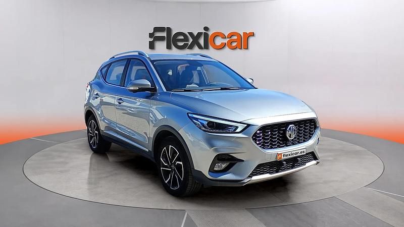 Usado MG ZS Luxury 111 CV (81 kW) 2023 Gris SUV