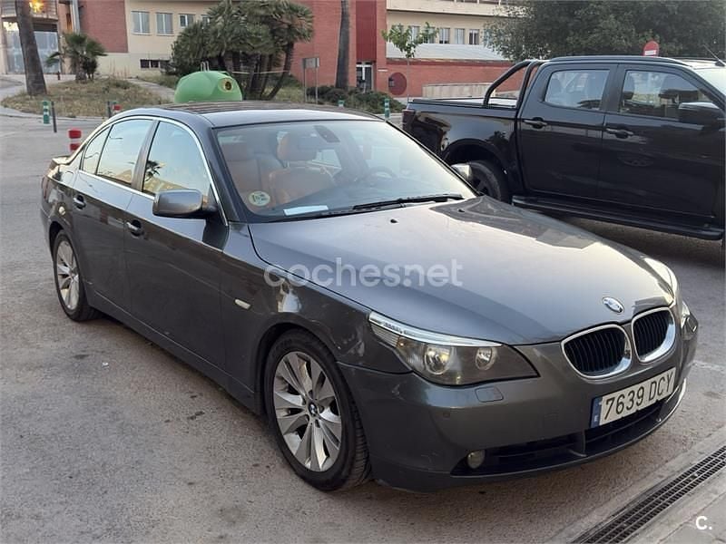 Usado BMW 530 193 CV (141 kW) 2004 Gris / plata Berlina