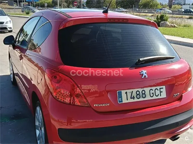 Usado Peugeot 207 GT 110 CV (80 kW) 2006 Rojo Berlina