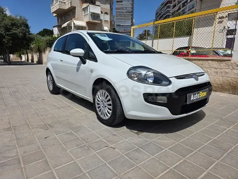 Usado Fiat Punto Evo Dynamic 69 CV (50 kW) 2011 Blanco Utilitario