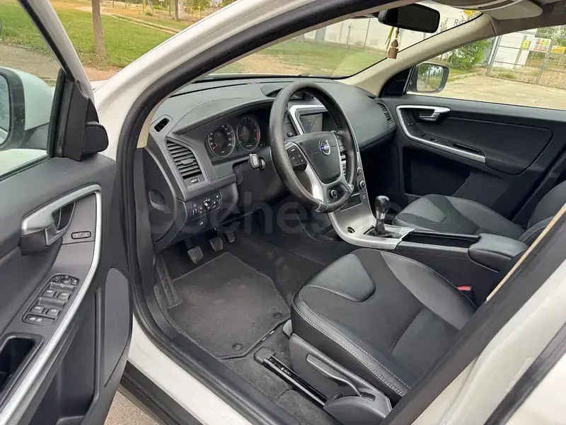 Usado Volvo XC60 Momentum 163 CV (119 kW) 2011 Blanco SUV