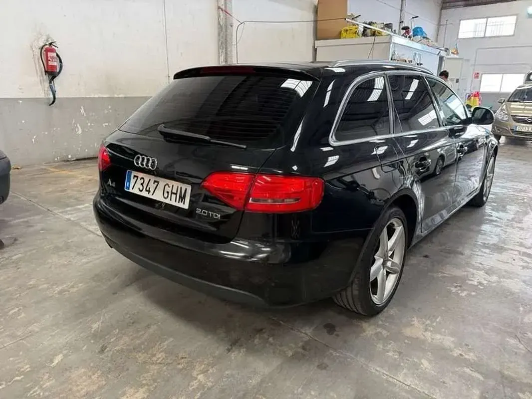 Usado Audi A4 170 CV (125 kW) 2008 Negro Familiar
