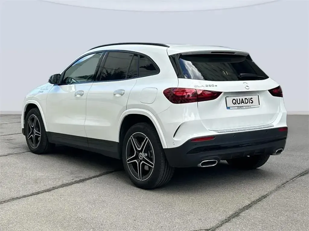 Usado Mercedes GLA250 218 CV (160 kW) 2025 Blanco SUV