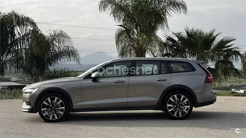Usado Volvo V60 CC 190 CV (139 kW) 2019 Gris / plata Familiar
