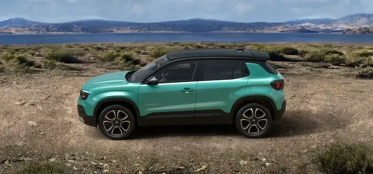 Usado Jeep Avenger Summit 100 CV (73 kW) 2024 Azul SUV