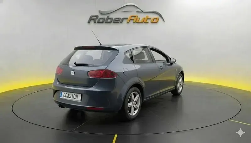 Usado Seat Leon Ecomotive 105 CV (77 kW) 2010 Negro Utilitario