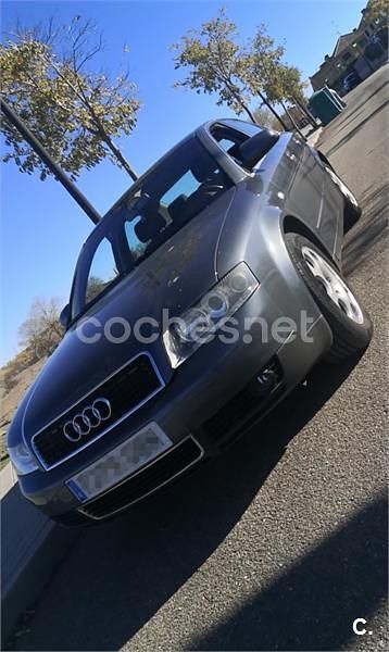 Usado Audi A4 130 HP (95 kW) 2004 Cinzento Sedan