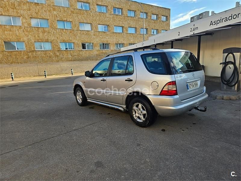 Usado Mercedes ML270 163 CV (119 kW) 2001 Gris / plata SUV