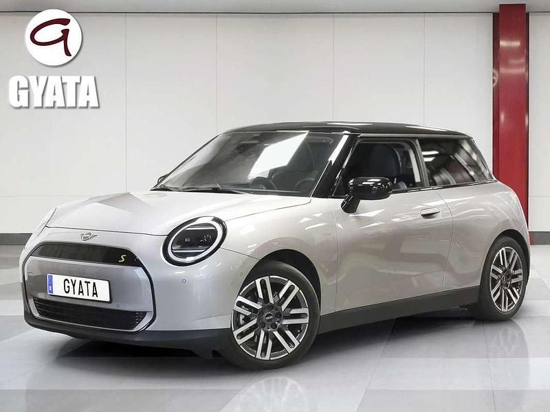 Usado Mini Cooper SE Essential 160 kW (218 CV) 2024 Gris Utilitario