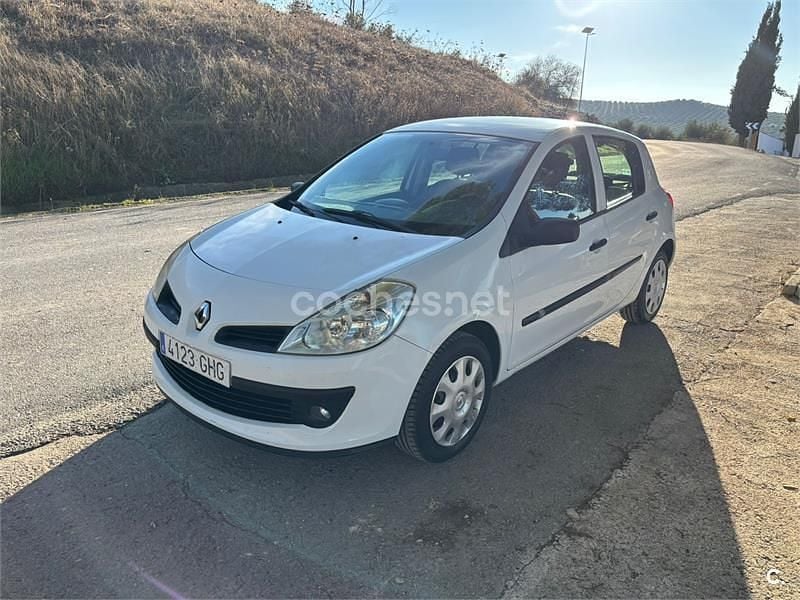 Blanco Usado 2008 Renault Clio II Berlina | 4100 € (Precio justo) - Imagen 1/4