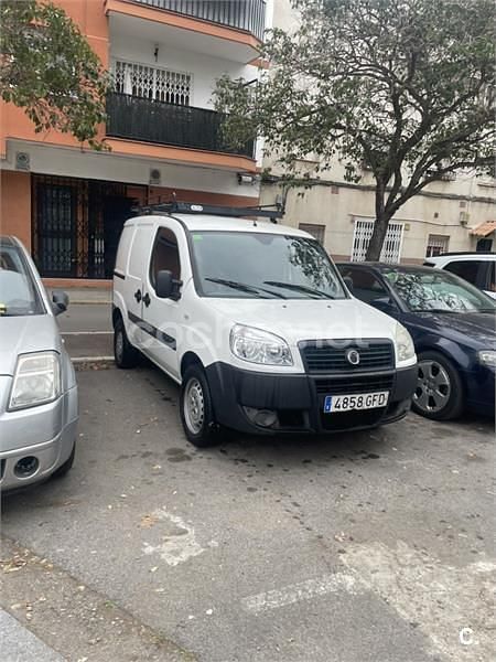 Usado Fiat Doblò 90 CV (66 kW) 2011 Blanco Monovolumen