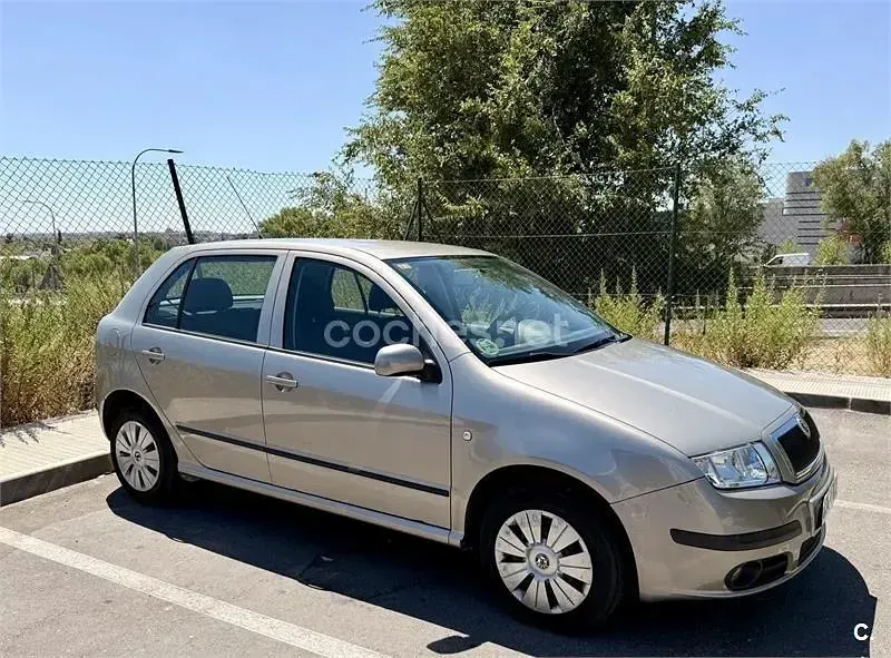 Usado Skoda Fabia Comfort 75 CV (55 kW) 2006 Gris / plata Berlina