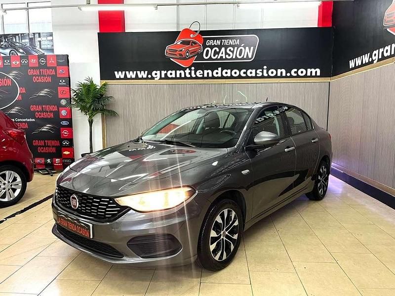 Usado Fiat Tipo Easy 120 CV (88 kW) 2017 Marrón Berlina