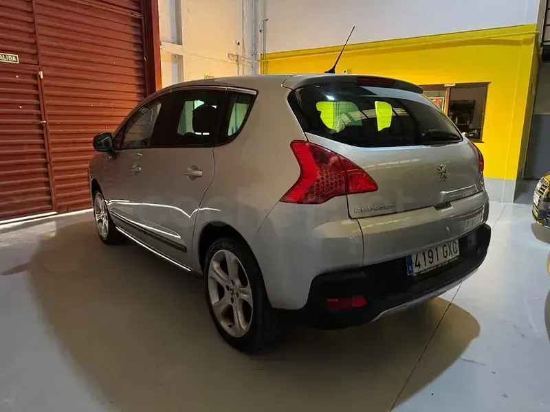 Usado Peugeot 3008 Sport 120 CV (88 kW) 2010 Gris / plata Familiar