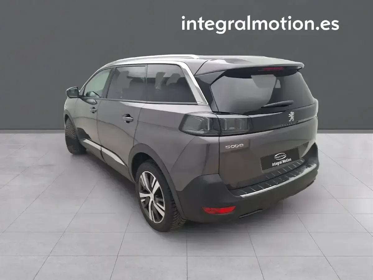 Usado Peugeot 5008 Allure 130 CV (95 kW) 2021 Gris SUV