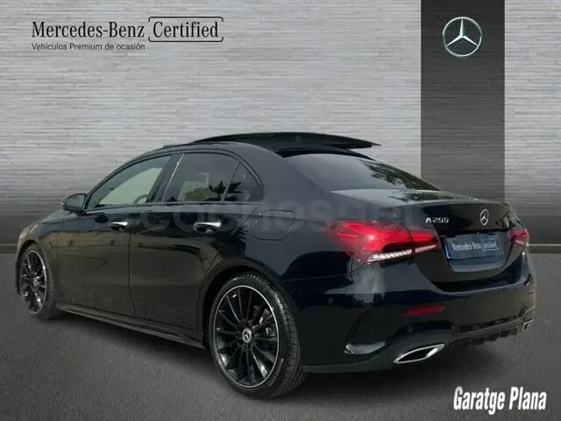 Usado Mercedes A200 163 CV (119 kW) 2023 Negro Berlina