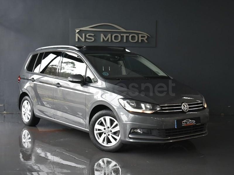 Usado VW Touran Advance 150 CV (110 kW) 2019 Gris / plata Monovolumen