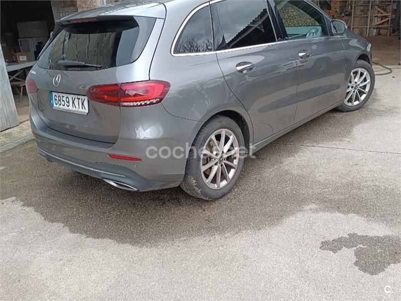 Gris / plata Usado 2019 Mercedes B200 Monovolumen | 23.500 € (Un poco caro) - Imagen 1/4