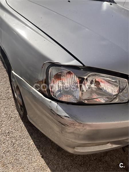 Usado Hyundai Accent GLS 102 CV (75 kW) 2002 Gris / plata Berlina