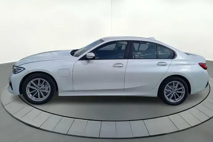 Używany BMW 330 292 KM (214 kW) 2019 Biały Sedan/Limuzyna