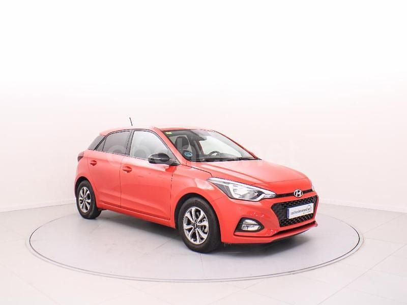Usado Hyundai i20 100 CV (73 kW) 2020 Rojo Berlina