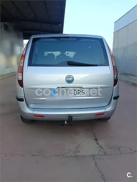 Usado Fiat Ulysse Emotion 128 CV (94 kW) 2005 Gris / plata Monovolumen