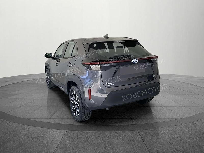 Nuevo Toyota Yaris Hybrid Active 130 CV (95 kW) 2025 Gris