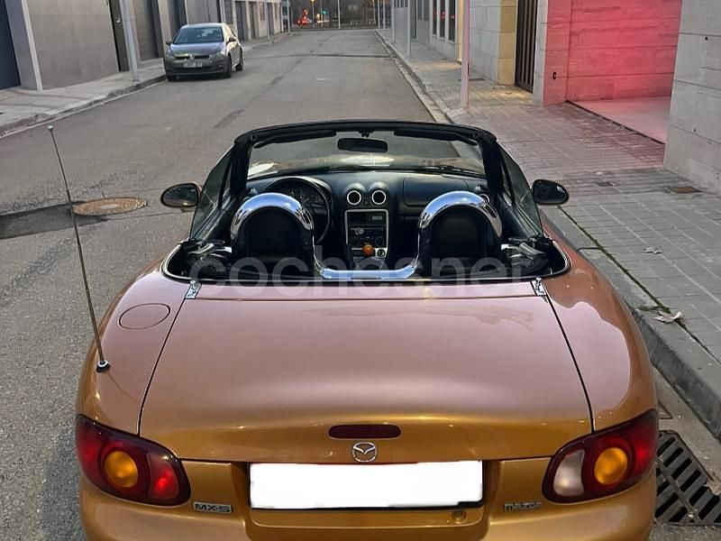 Usado Mazda MX5 110 CV (80 kW) 1998 Naranja Descapotable