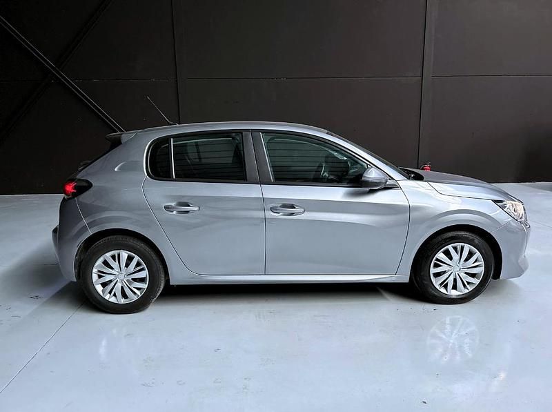 Usado Peugeot 208 Active 100 CV (73 kW) 2021 Gris Utilitario