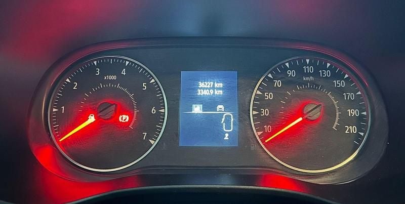 Usado Dacia Jogger Expression 100 CV (73 kW) 2022 Naranja Monovolumen