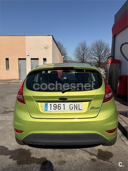 Usado Ford Fiesta Ambiente 60 CV (44 kW) 2008 Verde Utilitario