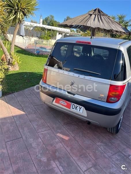 Gris / plata Usado 2005 Peugeot 1007 Monovolumen | 2700 € (Buen precio) - Imagen 1/4