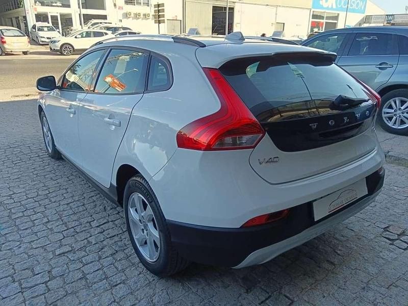 Usado Volvo V40 Kinetic 114 CV (83 kW) 2015 Blanco SUV