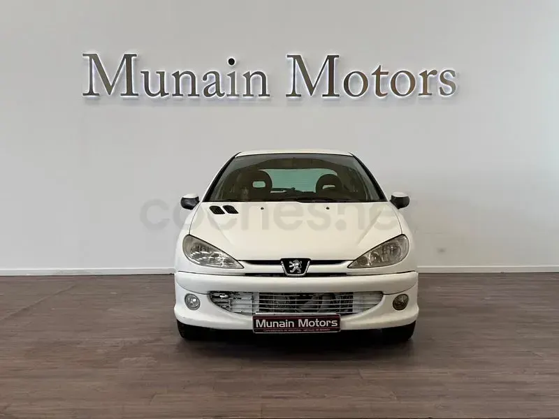 Usado Peugeot 206 75 CV (55 kW) 2002 Blanco Berlina