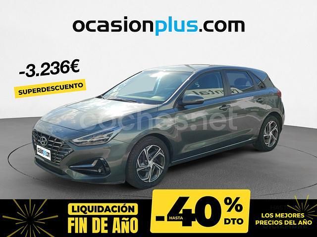 Gris / plata Usado 2022 Hyundai i30 Berlina | 15.990 € (Precio justo) - Imagen 1/4