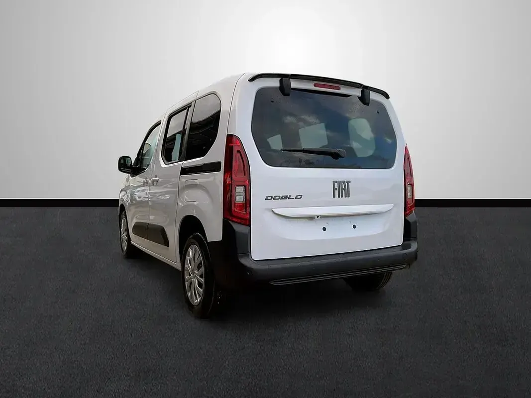 Usado Fiat Doblò Feel 101 CV (74 kW) 2024 Verde Monovolumen