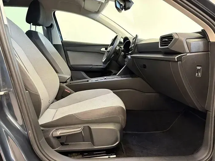 Usado Seat Leon Style 150 CV (110 kW) 2024 Gris Berlina