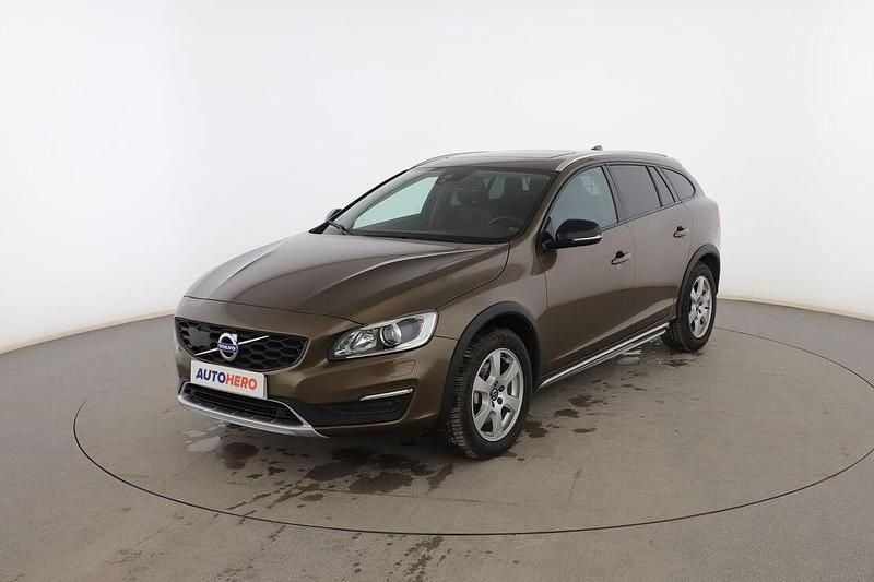 Marrón Usado 2017 Volvo V60 CC Pro Familiar | 21.399 € (Precio justo) - Imagen 1/3