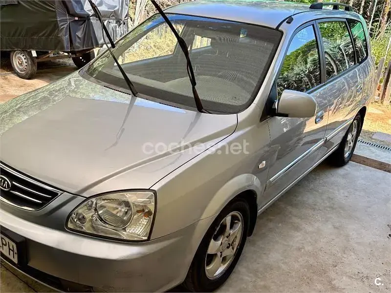 Usado Kia Carens EX 140 CV (102 kW) 2007 Gris / plata Monovolumen