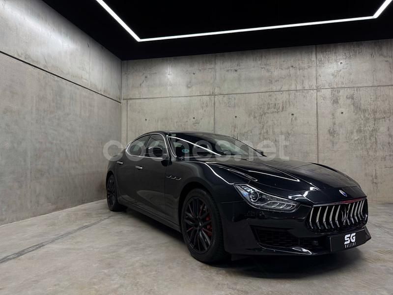 Negro Usado 2019 Maserati Ghibli Berlina | 39.800 € (Un poco caro) - Imagen 1/4