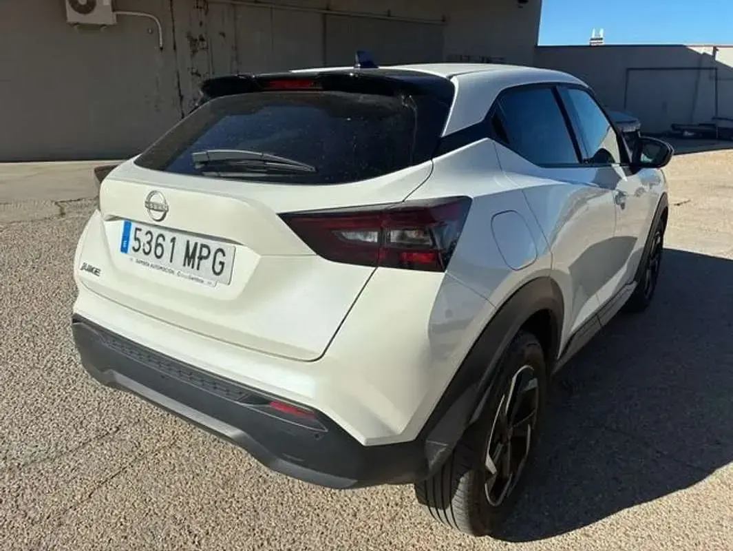 Begagnad Nissan Juke N-Connecta 114 HK (83 kW) 2024 Vit SUV