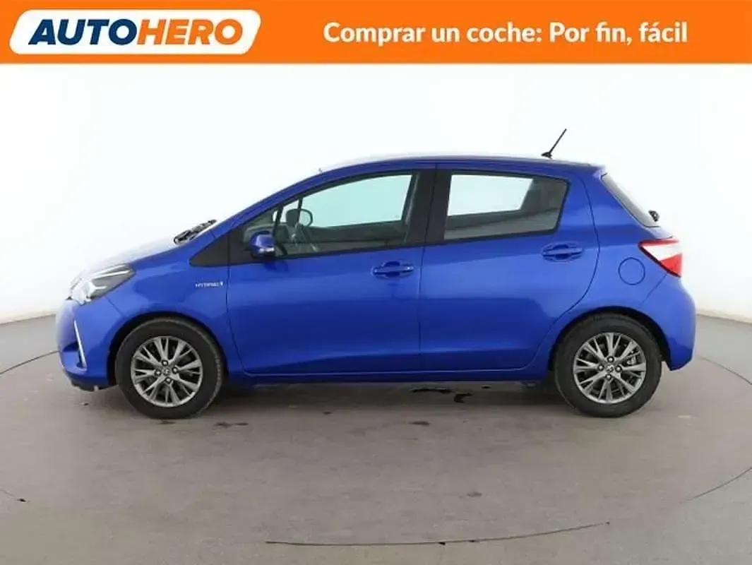 Usado Toyota Yaris Hybrid Active 101 CV (74 kW) 2018 Azul Berlina
