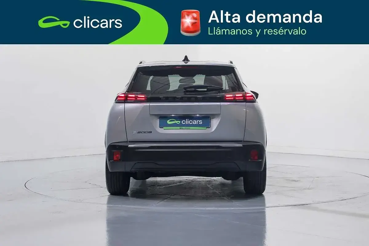 Usado Peugeot e-2008 Allure 114 kW (156 CV) 2025 Plateado SUV