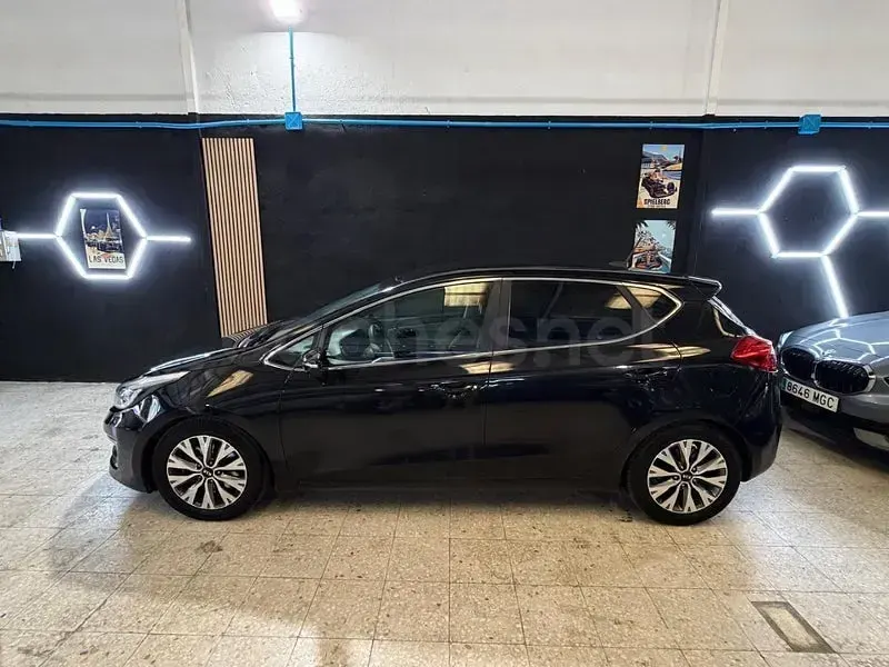 Usado Kia Ceed 100 CV (73 kW) 2016 Negro Utilitario
