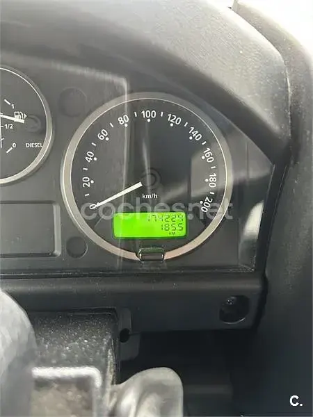 Usado Land Rover Defender SE 122 CV (89 kW) 2010 Negro Familiar