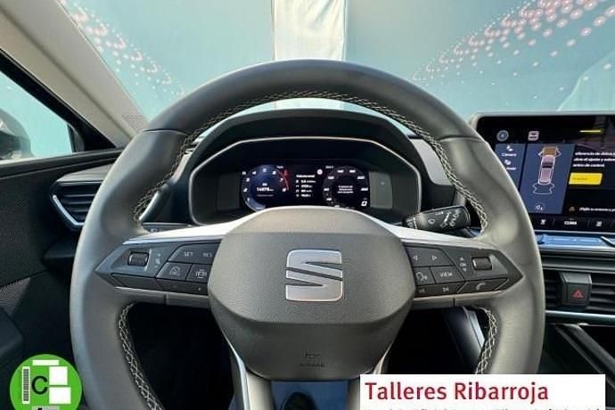 Usado Seat Leon Style 116 CV (85 kW) 2024 Gris Familiar