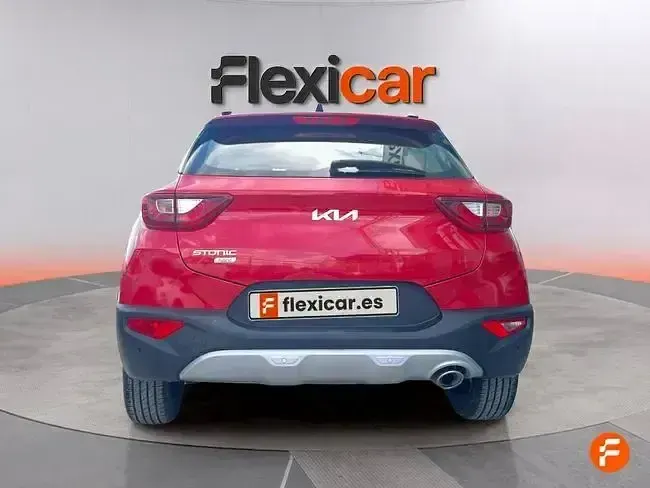 Usado Kia Stonic 100 CV (73 kW) 2024 Rojo SUV