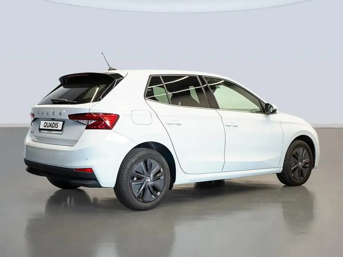 Usado Skoda Fabia 95 CV (69 kW) 2026 Blanco Utilitario