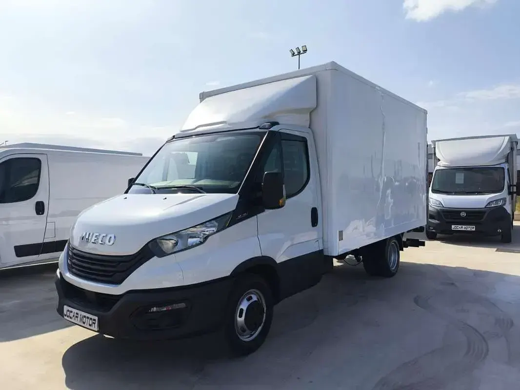 Usado Iveco Daily 160 CV (117 kW) 2023 Blanco Van